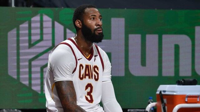 NBA常规赛经典回顾：字母哥大号两双雄鹿客场轻取骑士